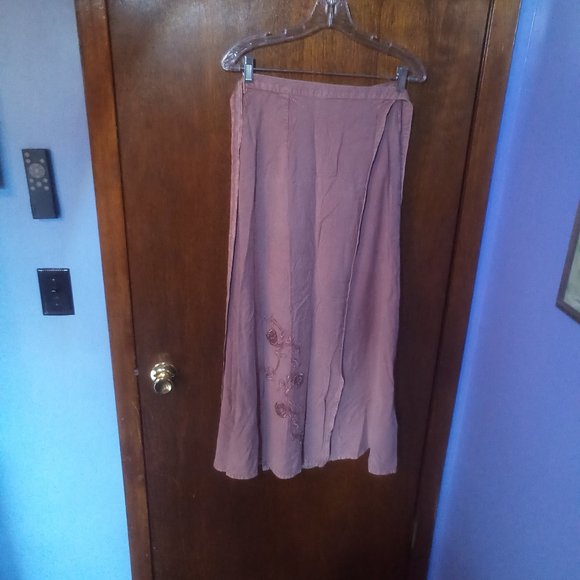 Wrap around skirt - Picture 1 of 4